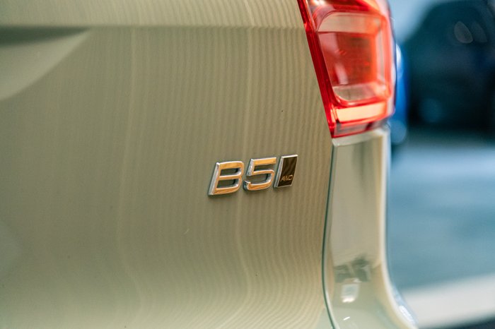 2023 VOLVO XC40 ULTIMATE B5 DARK MHEV