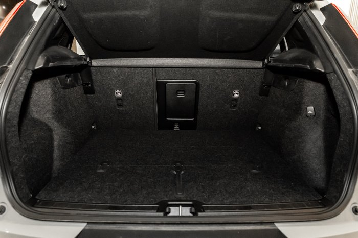 2023 VOLVO XC40 ULTIMATE B5 DARK MHEV