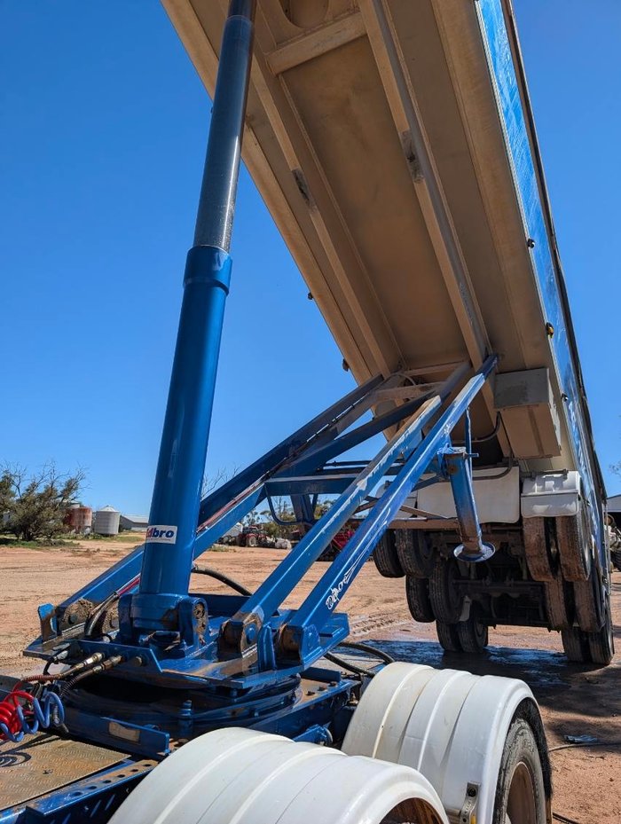 2008 SLOANEBUILT TRIAXLE TIPPER 