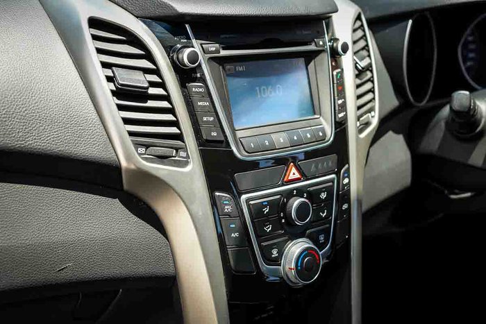 2015 HYUNDAI i30 PREMIUM 1.8 L.E.