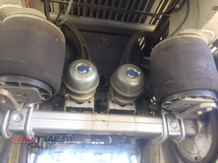 2014 Genuine 20 Pallet Bogie Pantech with Tailgate Loader