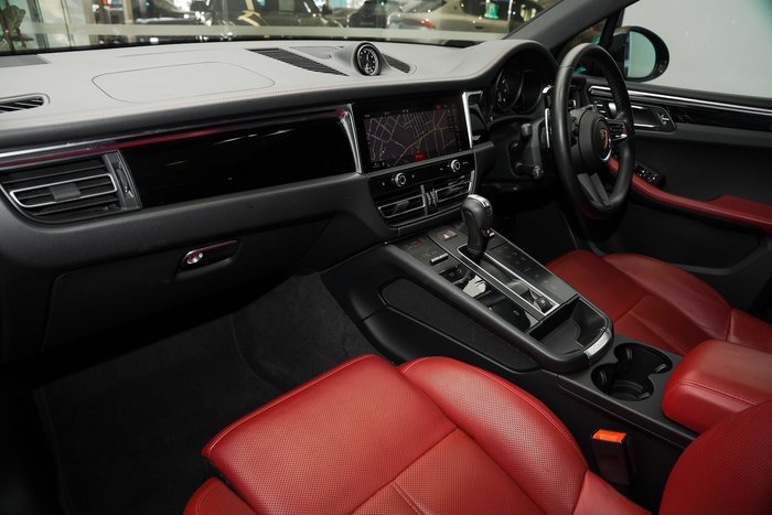 2022 Porsche Macan