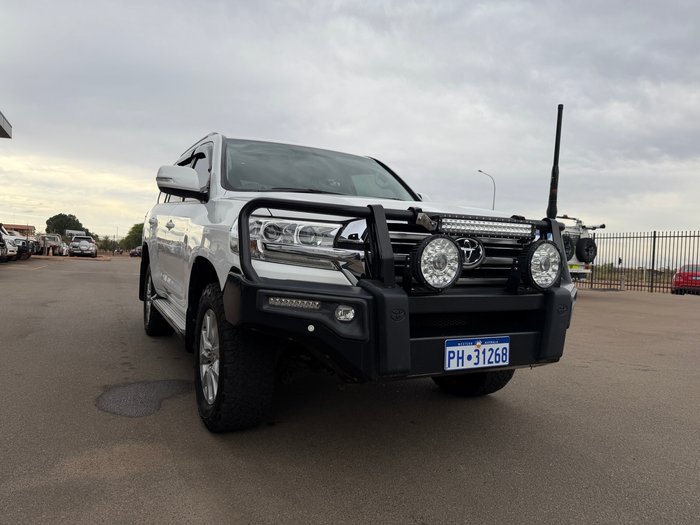 2020 Toyota LANDCRUISER GXL White