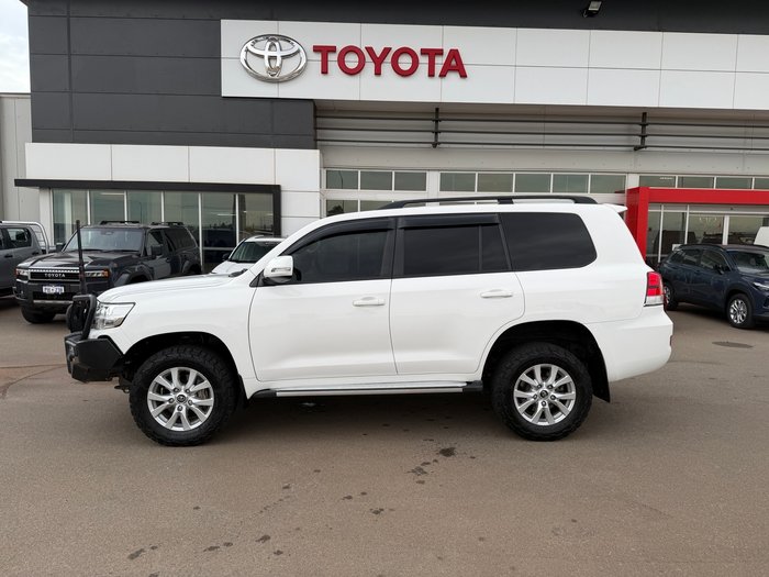 2020 Toyota LANDCRUISER GXL White