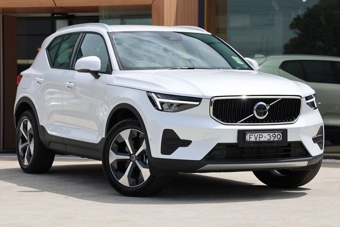 2025 Volvo XC40 Plus B4