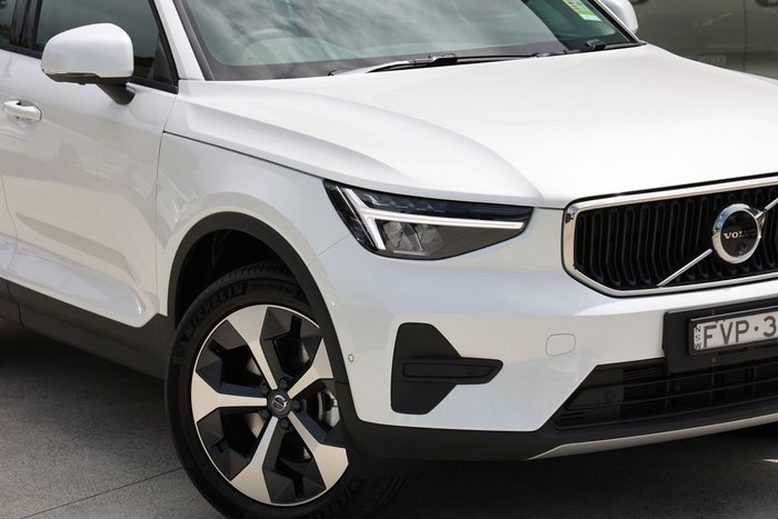 2025 Volvo XC40 Plus B4