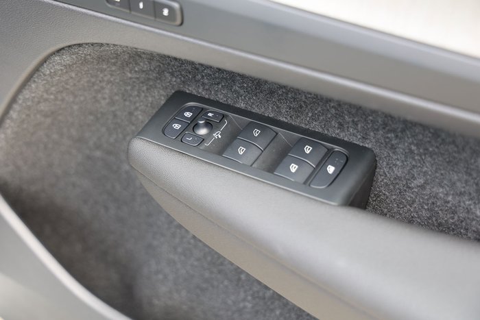 2025 Volvo XC40 Plus B4