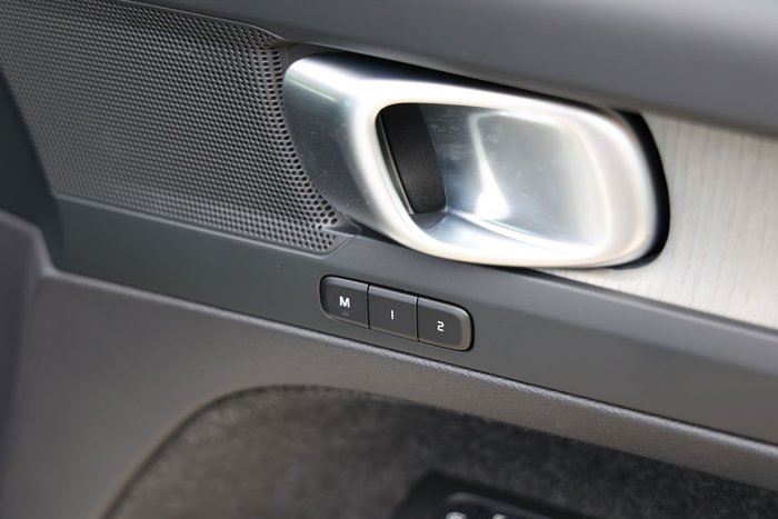 2025 Volvo XC40 Plus B4