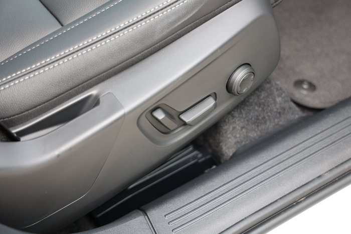 2025 Volvo XC40 Plus B4