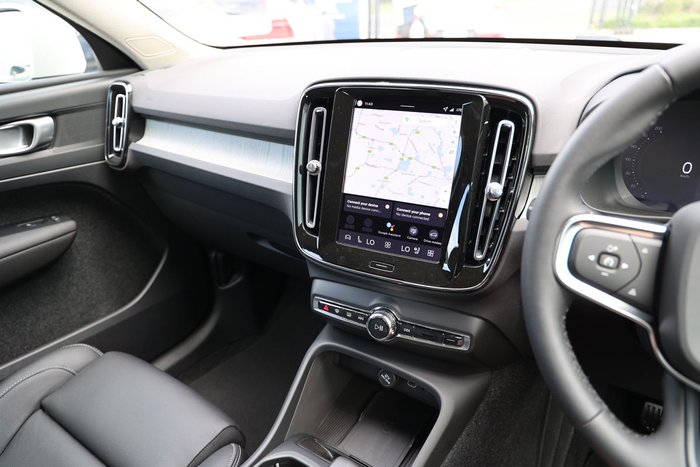 2025 Volvo XC40 Plus B4