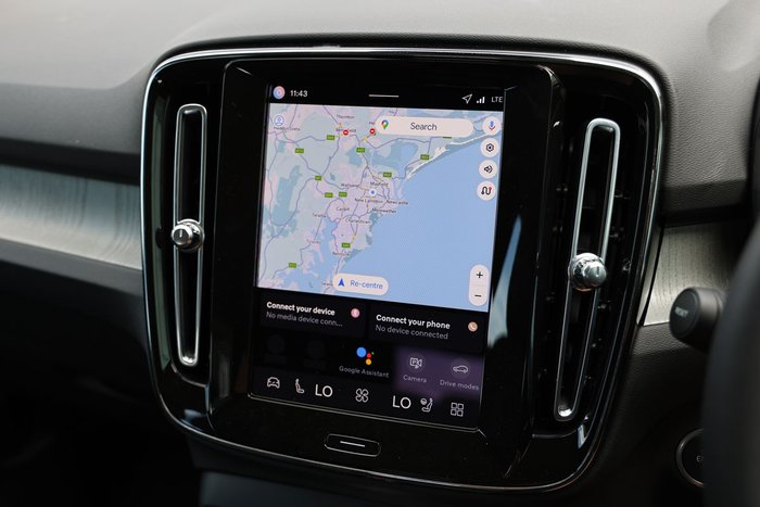 2025 Volvo XC40 Plus B4