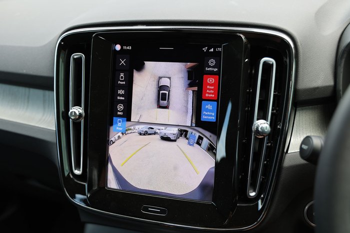 2025 Volvo XC40 Plus B4