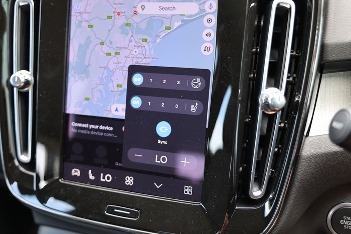 2025 Volvo XC40 Plus B4