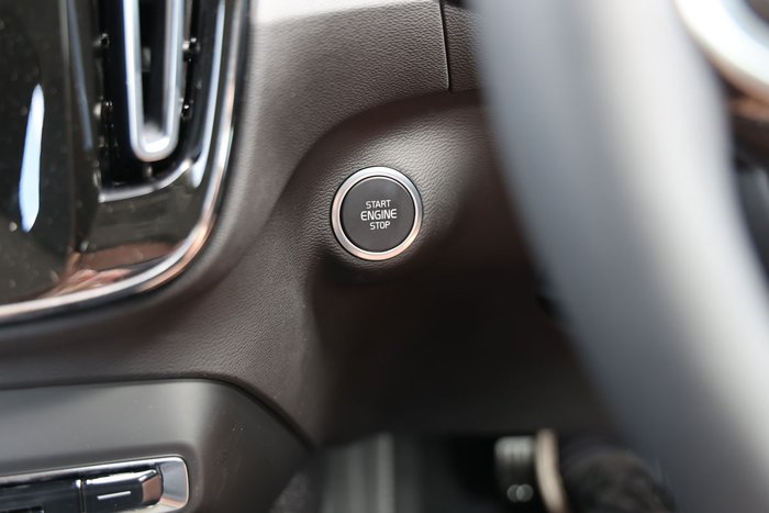 2025 Volvo XC40 Plus B4