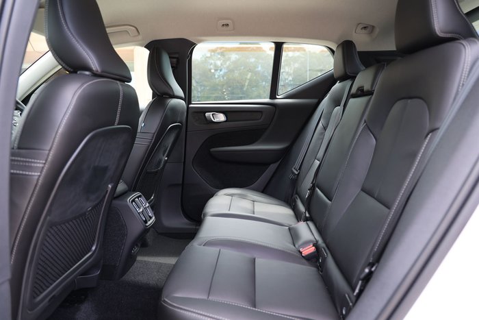 2025 Volvo XC40 Plus B4