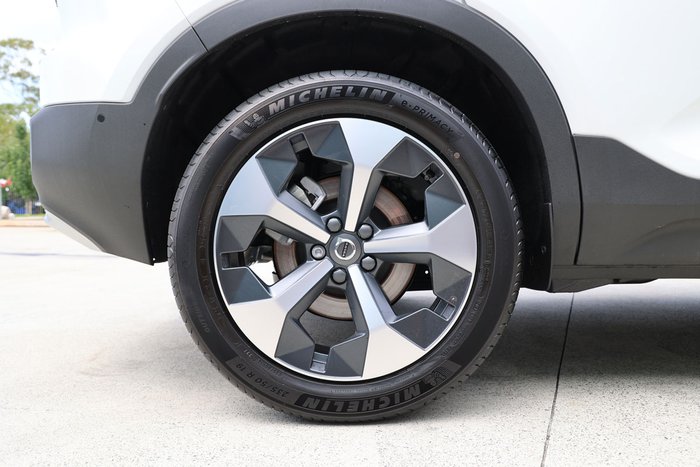 2025 Volvo XC40 Plus B4