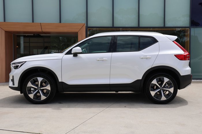 2025 Volvo XC40 Plus B4