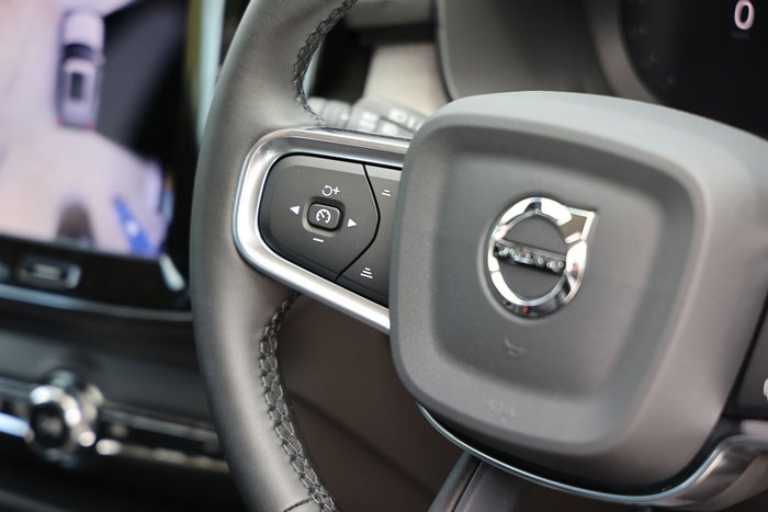 2025 Volvo XC40 Plus B4