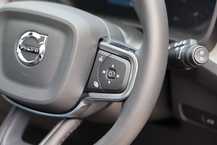 2025 Volvo XC40 Plus B4