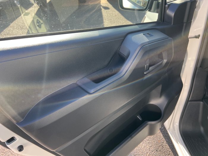 2025 Toyota Hiace Hiace Van LWB 2.8L T Diesel Automatic 9638690 006