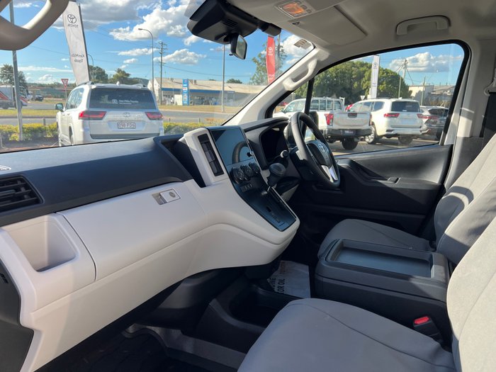 2025 Toyota Hiace Hiace Van LWB 2.8L T Diesel Automatic 9638690 006