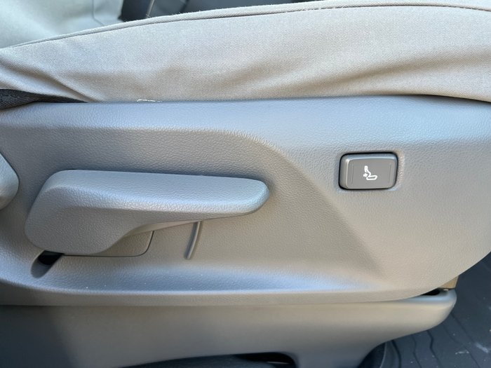 2025 Toyota Hiace Hiace Van LWB 2.8L T Diesel Automatic 9638690 006