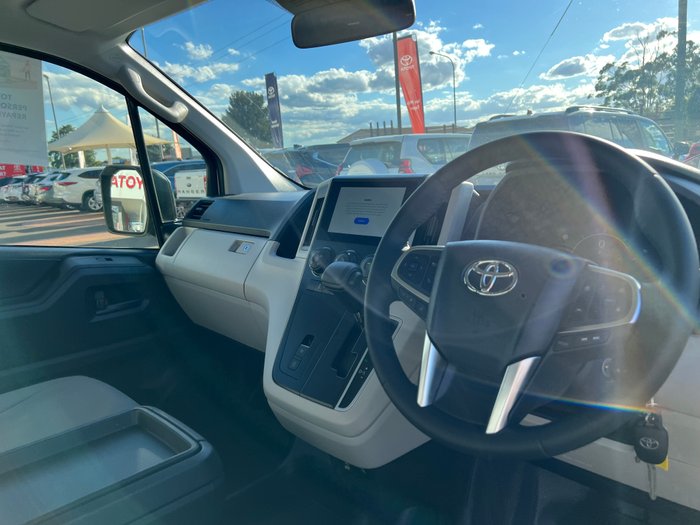 2025 Toyota Hiace Hiace Van LWB 2.8L T Diesel Automatic 9638690 006