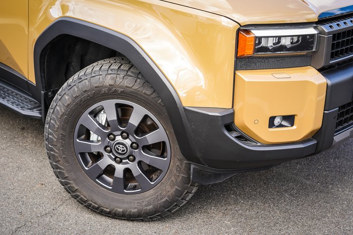 2025 Toyota PRADO Altitude