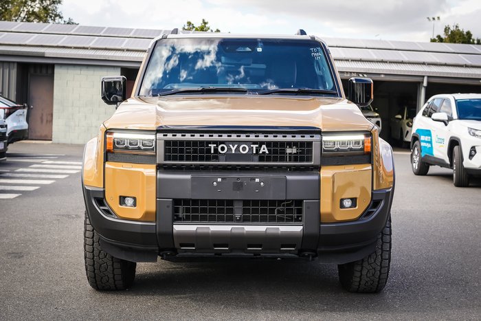 2025 Toyota PRADO Altitude