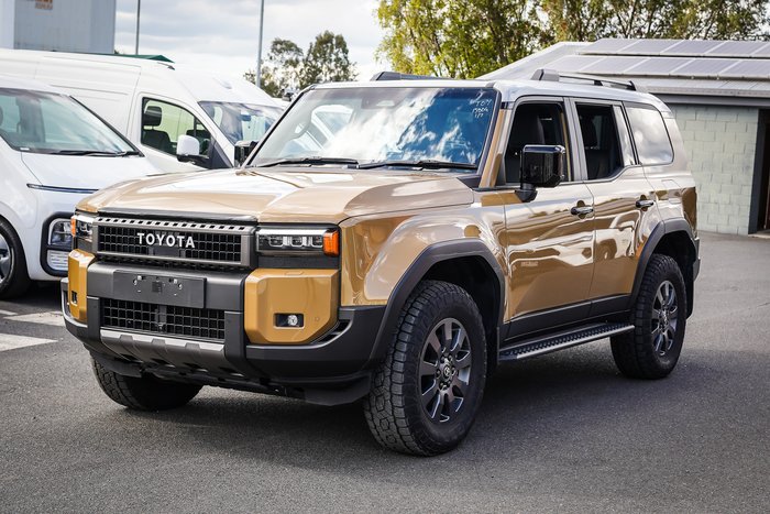 2025 Toyota PRADO Altitude