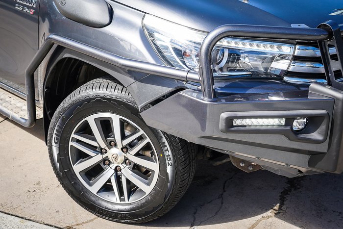 2017 Toyota HILUX SR5