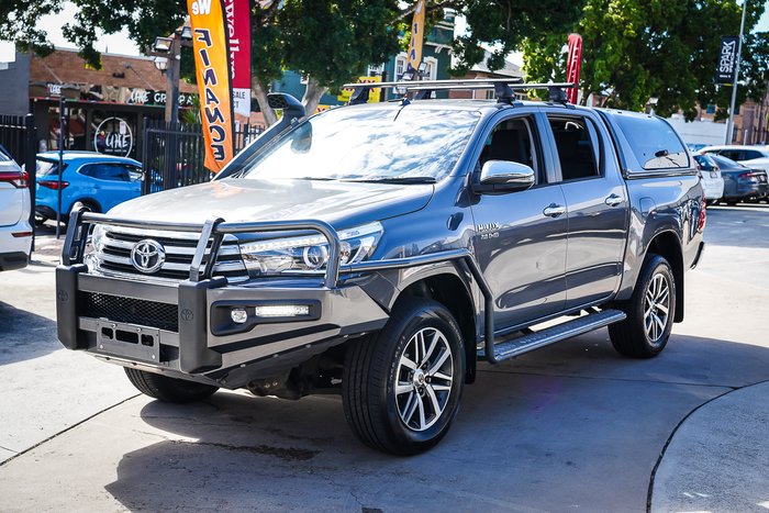 2017 Toyota HILUX SR5