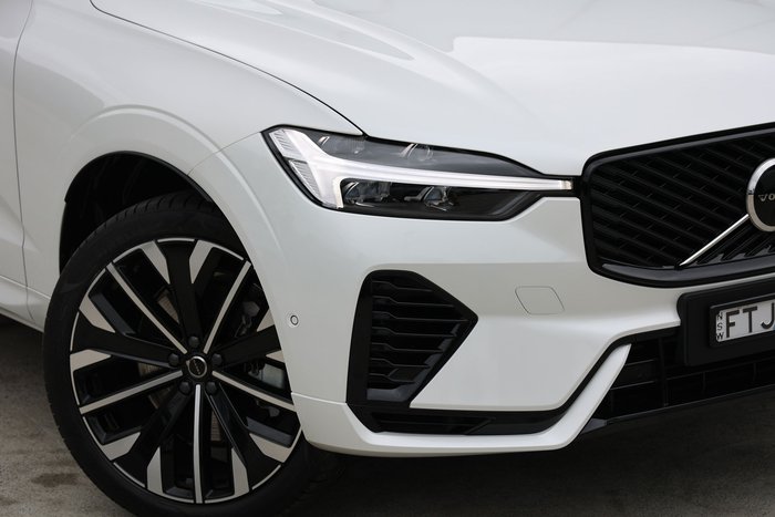 2025 Volvo XC60 Ultra T8 Plug-In Hybrid