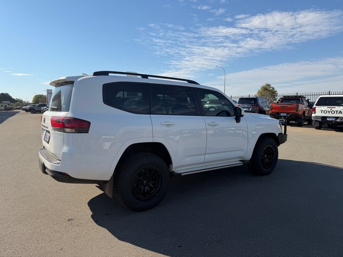 2024 Toyota LANDCRUISER GXL