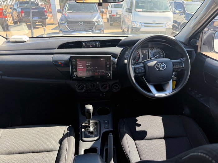 2022 Toyota Hilux SR