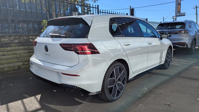 2026 VOLKSWAGEN Golf R-LINE