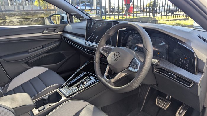 2026 VOLKSWAGEN Golf R-LINE
