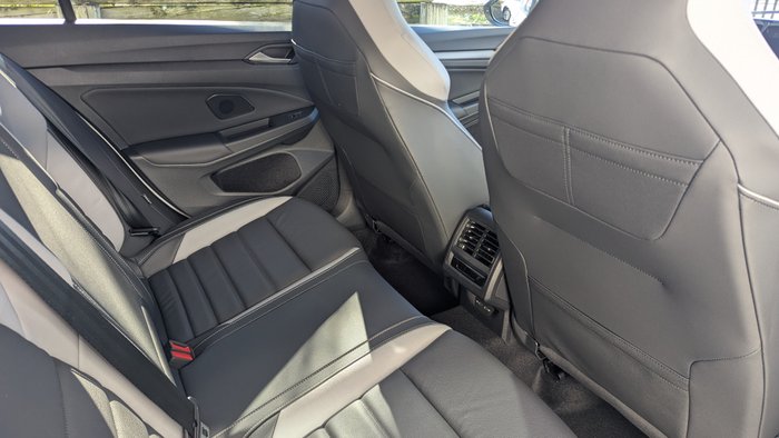 2026 VOLKSWAGEN Golf R-LINE
