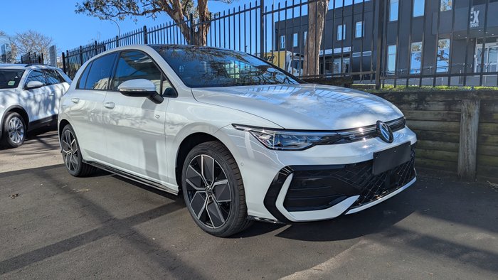 2026 VOLKSWAGEN Golf R-LINE