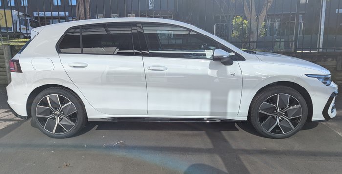 2026 VOLKSWAGEN Golf