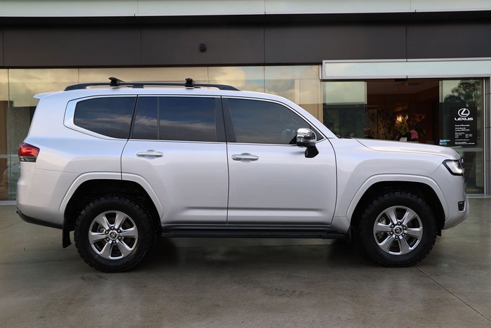 2023 TOYOTA LANDCRUISER LC300 SAHARA (4x4)