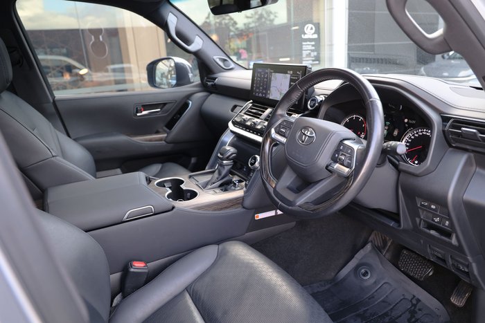 2023 TOYOTA LANDCRUISER LC300 SAHARA (4x4)
