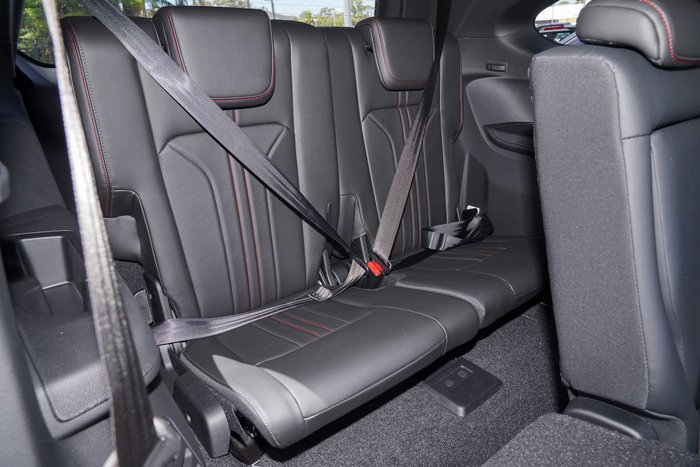 2025 Isuzu MU-X X-TERRAIN