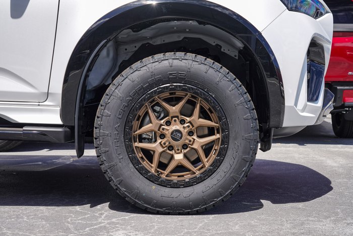 2025 Isuzu MU-X X-TERRAIN