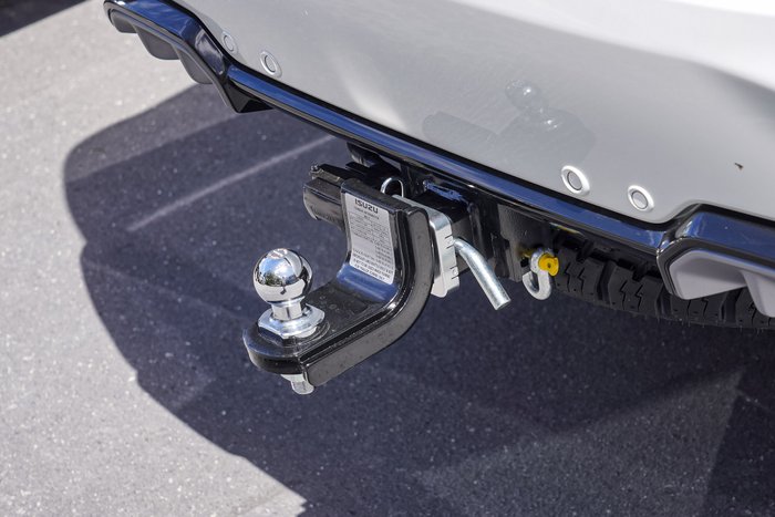 2025 Isuzu MU-X X-TERRAIN