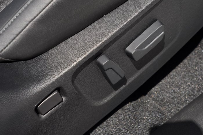 2025 Isuzu MU-X X-TERRAIN