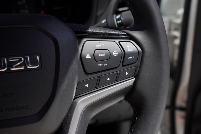 2025 Isuzu MU-X X-TERRAIN