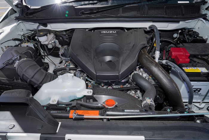 2025 Isuzu MU-X X-TERRAIN