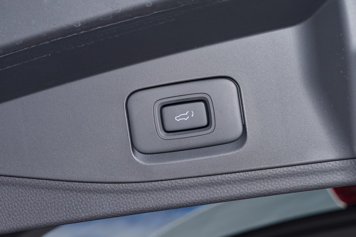 2025 Isuzu MU-X X-TERRAIN