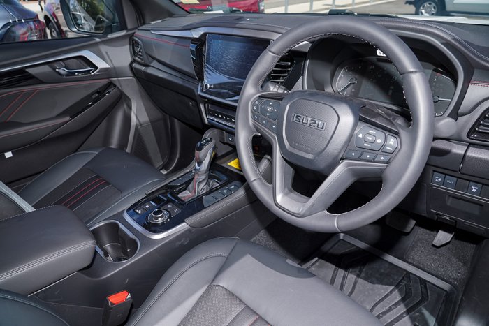 2025 Isuzu MU-X X-TERRAIN